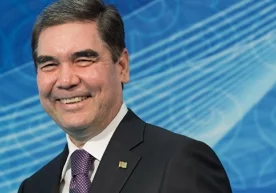 Turkmaniston prezidenti Gurbanguli Berdimuhamedov harbiy
