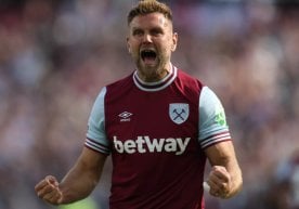 Вест Хэмнинг немис ҳужумчиси Никлас Фюллкруг яқинлашиб