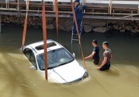 Toshkent tumanida Lacetti avtomobili kanalga tushib ketdi (foto) фото