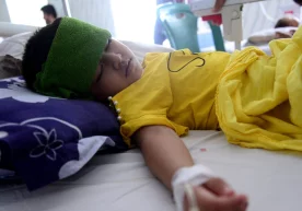 Денге иситмасидан даволанаётган бола Фото: Getty Images