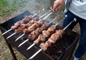 Karantin paytida mahallada shashlik pishirib, qo‘shnilari tinchligini buzgan 4 nafar shaxsga qamoq jazosi tayinlandi фото