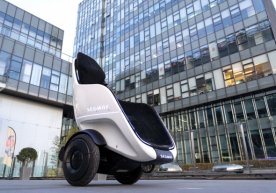 Segway tuxum shaklidagi o‘z-o‘zini balansda ushlab turadigan transport kapsula-kursini yaratdi фото