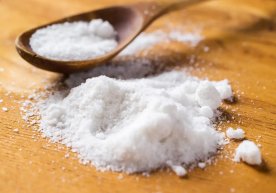 Эксперты предупреждают, что чрезмерное потребление соли в