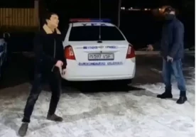 Ижтимоий тармоқда "Хизмат автомобиллари олдида рақс