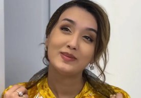 Актриса ва хонанда Хонзода Дўстовага журналист томонидан: