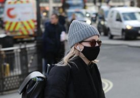 Foto: AP Buyuk Britaniyada karantinni buzganlik uchug