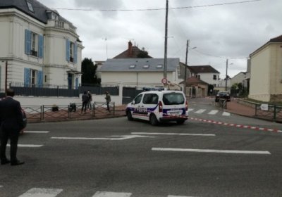 Париж яқинида автомобиль полициячи устига ҳайдаб борилди фото
