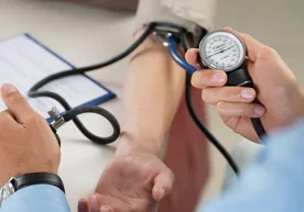 Tiniqib uxlamaslik hamda kamuyqulik arterial qon bosimi