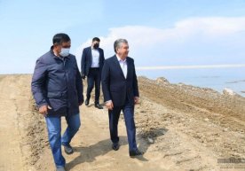 Shavkat Mirziyoyev yana Sardoba suv omborining buzilgan joyiga bordi (foto) фото