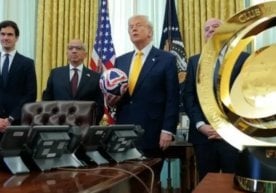 The President of FIFA presented Trump with a special ball for the 2026 World Cup фото