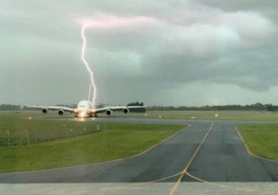 Янги Зеландияда самолётни яшин урди фото