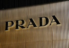 2025 йил 3 декабр куни Prada мода уйи Versace брендини