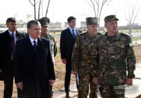 Shavkat Mirziyoyev Chirchiqda maxsus-taktik mashqlarni kuzatdi (foto) фото
