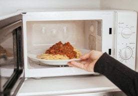 Микротўлқинли печларнинг зарарли томонлари ҳақида кўп