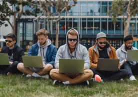 Тахминан 1997 йилдан 2012 йилгача туғилган З авлод атиги