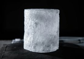 Astrofiziklar va geokimyogarlar guruhi Antarktida