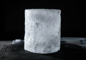 Bir grup astrofizikçi ve jeokimyacı, Antarktika buz