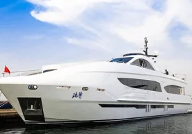 Гонконглик актёр ва режиссёр Жеки Чан узунлиги 38 метр