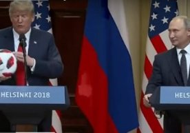 Трамп Путин совға қилган тўпни хотинига отди (+видео) фото