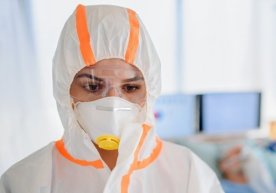 COVID-19ни ўтказган аёл касалликнинг ғалати асоратлари ҳақида маълум қилди фото