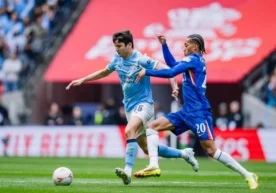 Напряженное противостояние между Manchester City и Chelsea