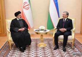 Shavkat Mirziyoyev Ashxobodda Eron prezidenti bilan uchrashuv o‘tkazdi фото