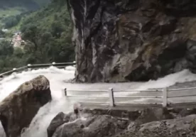 Непалга ташриф буюрган сайёҳ маҳаллий фуқаро ўзини бошқа