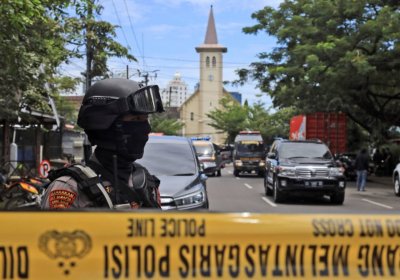 Indoneziyada cherkov yaqinida ikki xudkush o‘zini portlatdi, 14 kishi jabrlandi (video) фото
