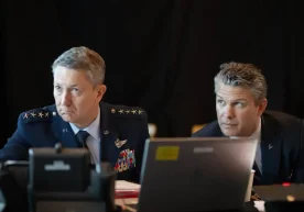 АҚШ махсус кучлари Эрон устида уриб туширилган Ф-15