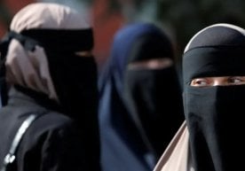 Қозоғистонда жамоат жойларида бурқа ва паранжи кийишни