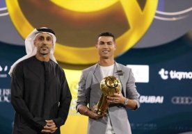 Роналду барча даврларнинг энг яхши тўпурари сифатида Globe Soccer Awards мукофотига эга бўлди фото