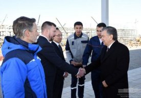 Шавкат Мирзиёев Шўртанда қурилаётган ноёб заводга борди (фото) фото