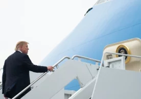 Дональд Трамп Ким Чен Ин билан учрашганидан сўнг самолёт