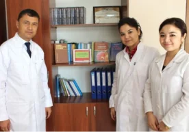 Professor Zarifboy Ibodullayev shogirdlari bilan Ushbu