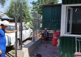 Қарорлар ижроси: металл тўсиқлар мажбурий тартибда олдирилди фото