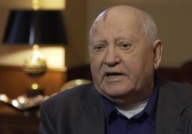 Mixail Gorbachev qurollanish poygasi va sovuq urush tahdididan xavotir bildirdi фото