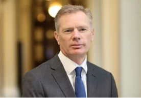 Tehronda Buyuk Britaniya elchisi Robert Makeyr qo‘lga