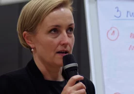 Эстония таълим вазири Кристина Каллас ўз чиқиши билан