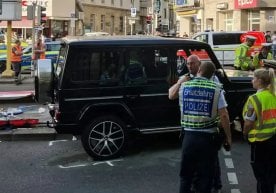 Штутгартда фожиали автоҳалокат: пиёдаларни машина уриб кетди фото