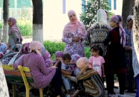 “Tongda ko‘zlarimni ochaman atrof tinch, xayol surish,