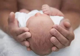 У новорожденных детей на голове есть мягкое место,
