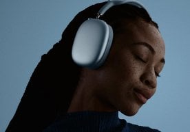 Apple ўзининг премиум тўлиқ ўлчамли қулоқчинларининг