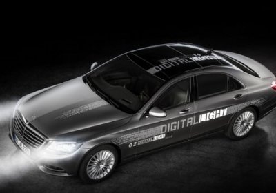 Mercedes-Benz йўлда шакллар ҳосил қиладиган Digital-Light оптикасини намойиш қилди фото