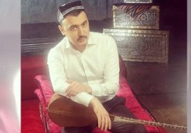 Хонанда Шоҳжаҳон Жўраев гавдаси тўладан келган қизларга
