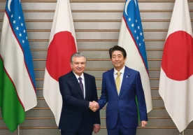 Shavkat Mirziyoyev Sindzo Abe bilan uchrashdi фото
