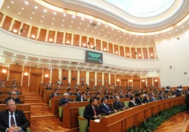 Олий Мажлис Сенатининг ялпи мажлисида сенаторлар