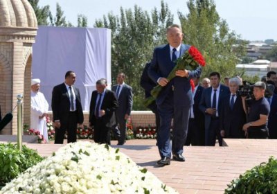 Qozog‘iston prezidenti Islom Karimov qabriga gul qo‘yib, Tatyana Karimovaga hamdardlik bildirdi фото