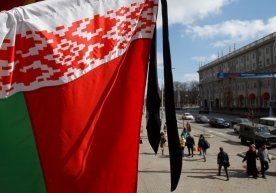 Беларусда икки ёшли қиз уни автомобиль салонидан ойна