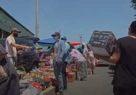 Тошкентдаги «Абу Сахий» савдо маркази қаршисида, Зангиота