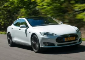 Tesla Model S электрокари эгаларидан бири интернетга